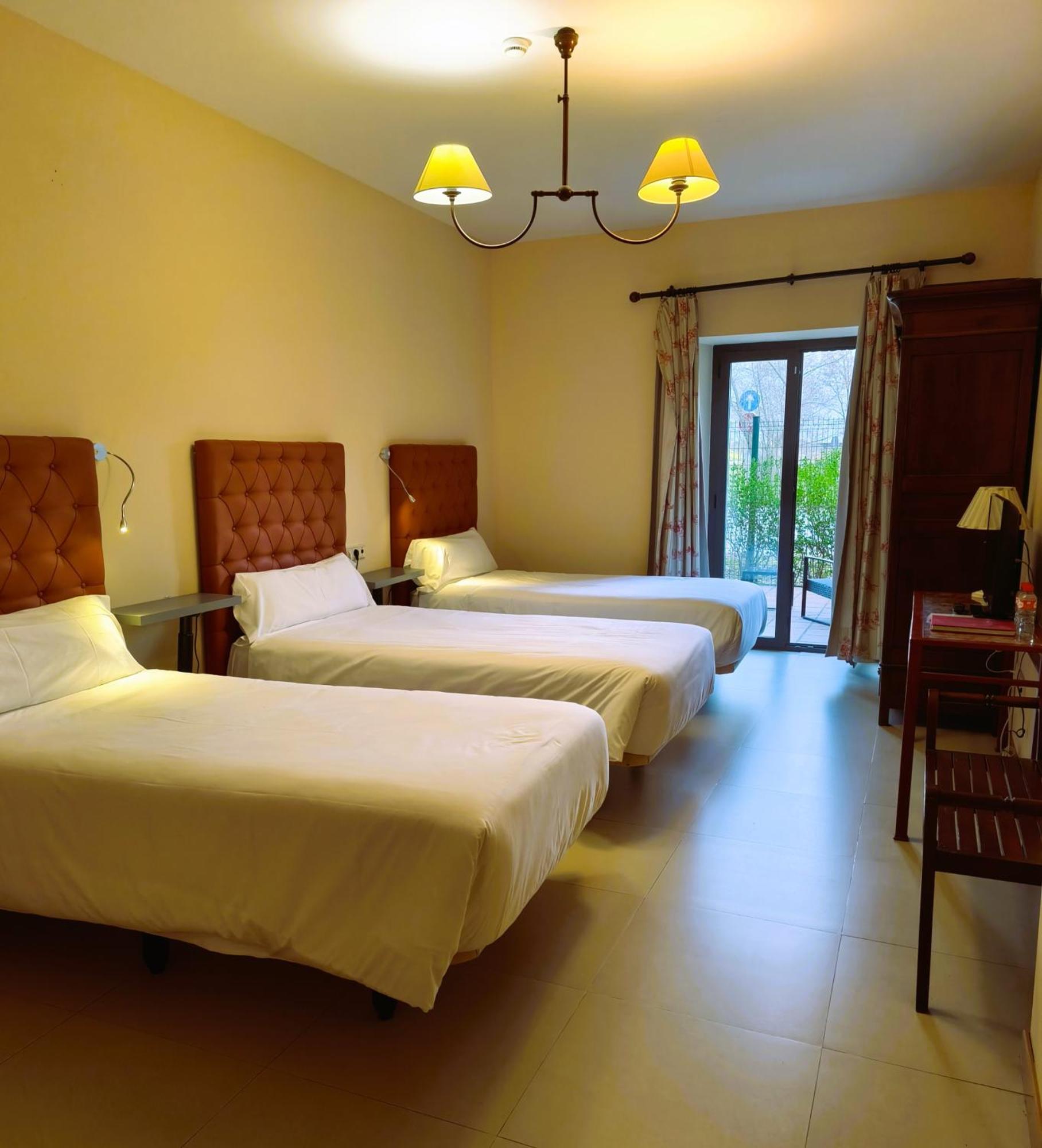 Hotel Villa Marcilla Exterior photo