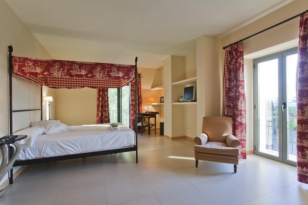 Hotel Villa Marcilla Exterior photo
